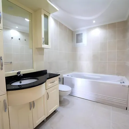 Breathtaking Seafront View! Mahmultar アパート *